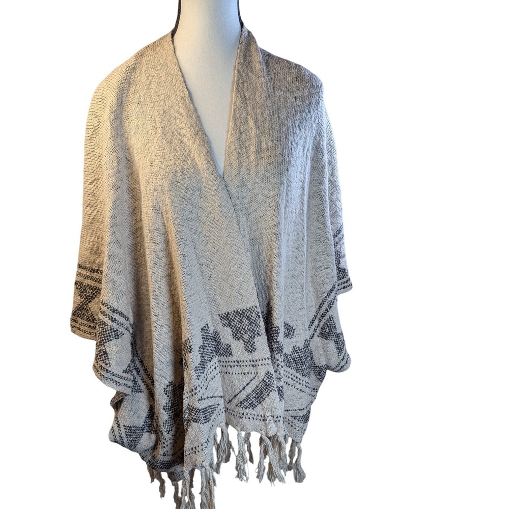 Billabong Womens Cream Charcoal Aztec Print Knit Fringe Boho Poncho Wrap  M/L